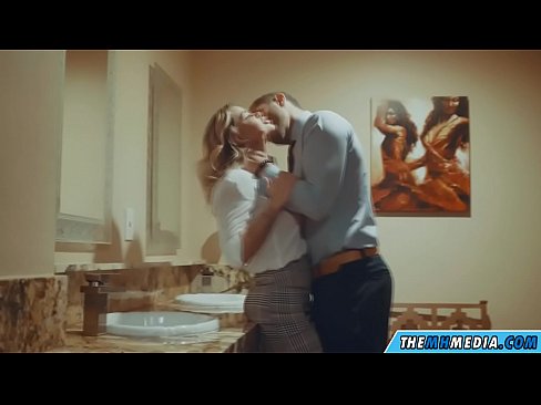 ❤️ Том биетэй шаргал үст таныг нийтийн бие засах газар уруу татах үед ❤️ Порно видео порно дээр mn.dreamypassionjourney.ru ️❤